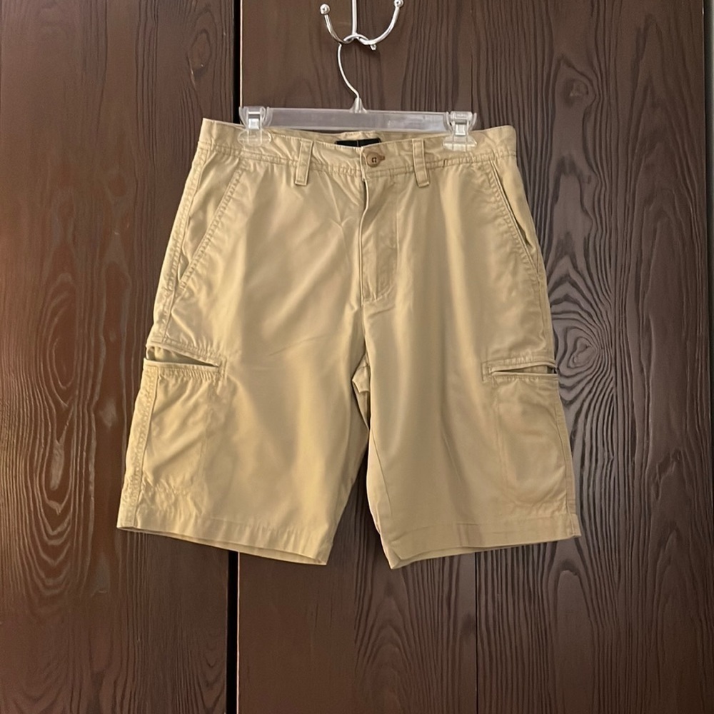 Original Weatherproof Vintage men’s khaki shorts. Size 30W